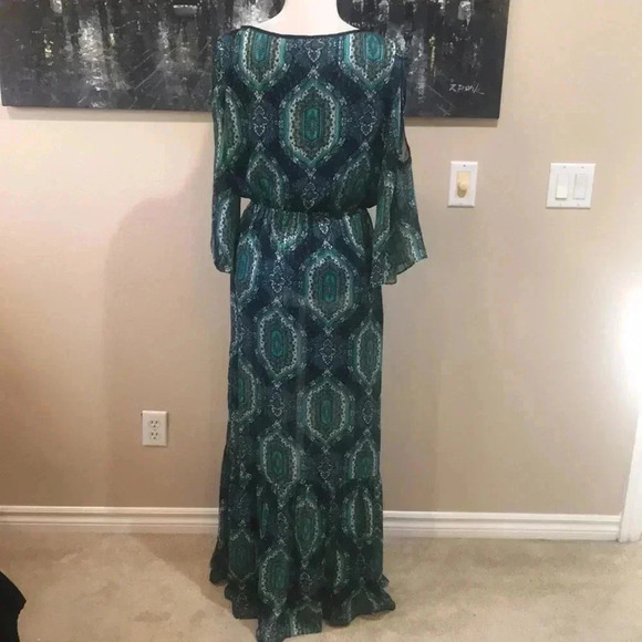 Eci New York Cold Shoulder Bell Sleeve Blue Green Paisley Ruffle Side Slit Maxi - Picture 2 of 11